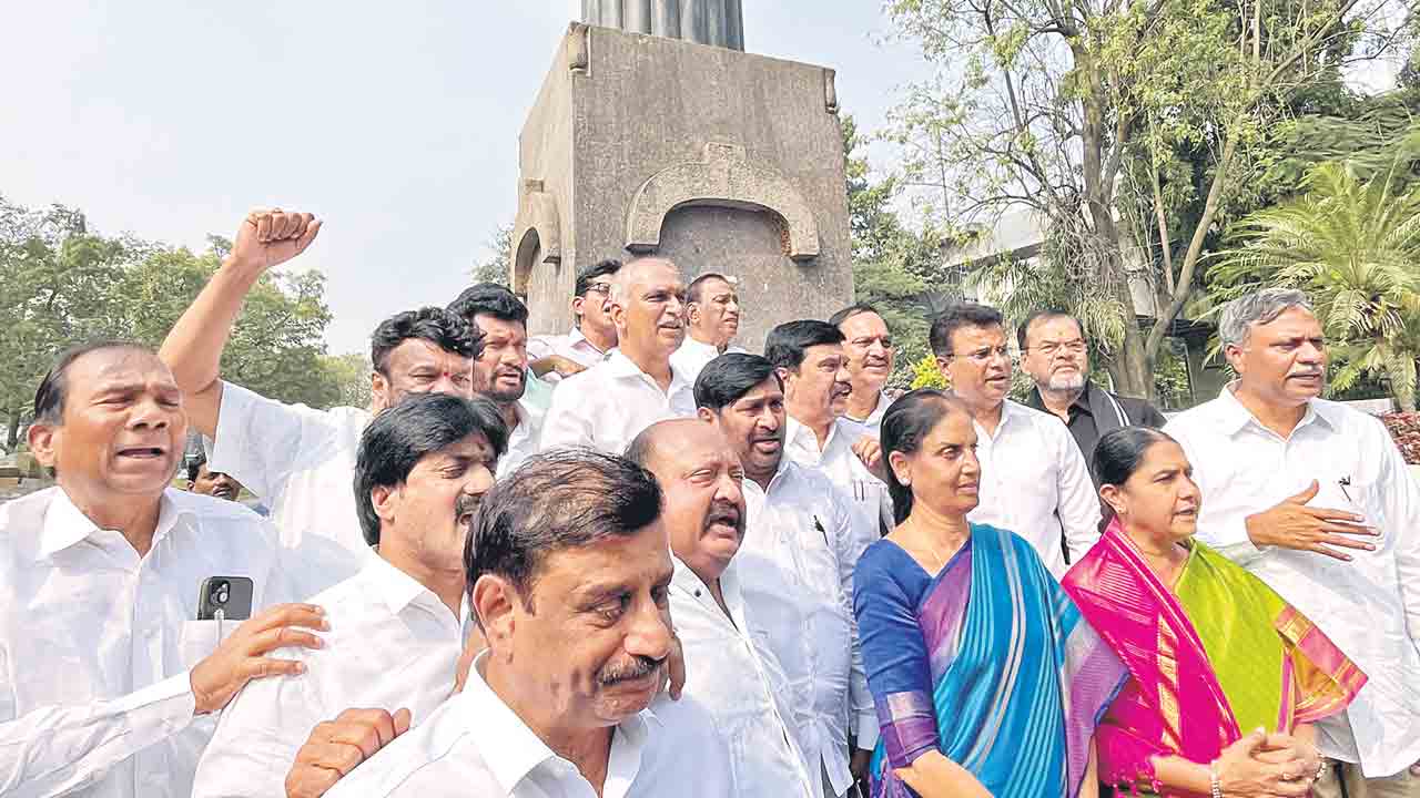 ప్రతిపక్షం సీఎంకు డబ్బా కొడతదా?