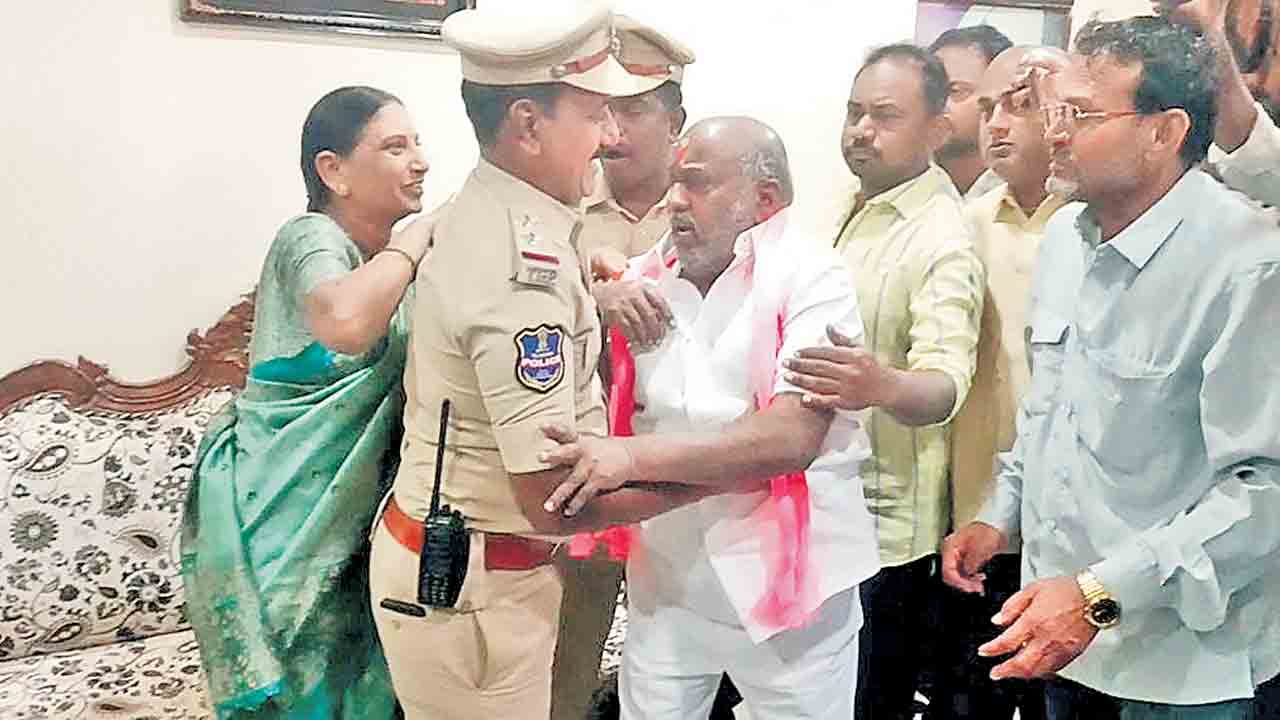 ‘చనాక’ శుద్ధికి వెళ్తున్న జోగు రామన్న అరెస్ట్‌