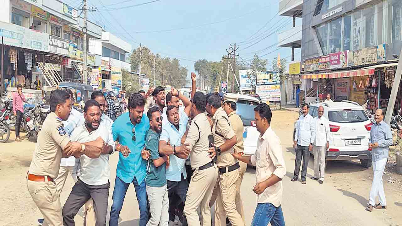 బోధన్‌ ఎమ్మెల్యే సుదర్శన్‌రెడ్డికి నిరసనసెగ