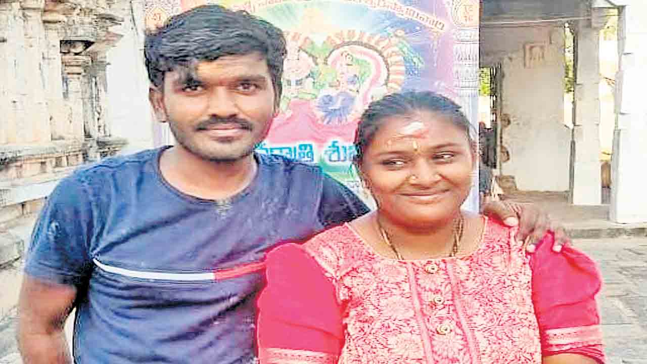 కుటుంబ కలహాలతో దంపతుల ఆత్మహత్య