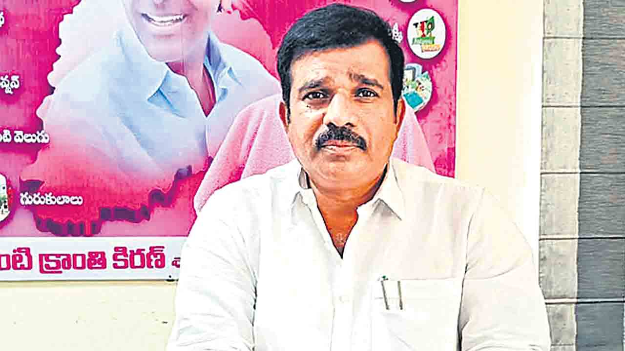 మీడియా స్వేచ్ఛను హరించడమే