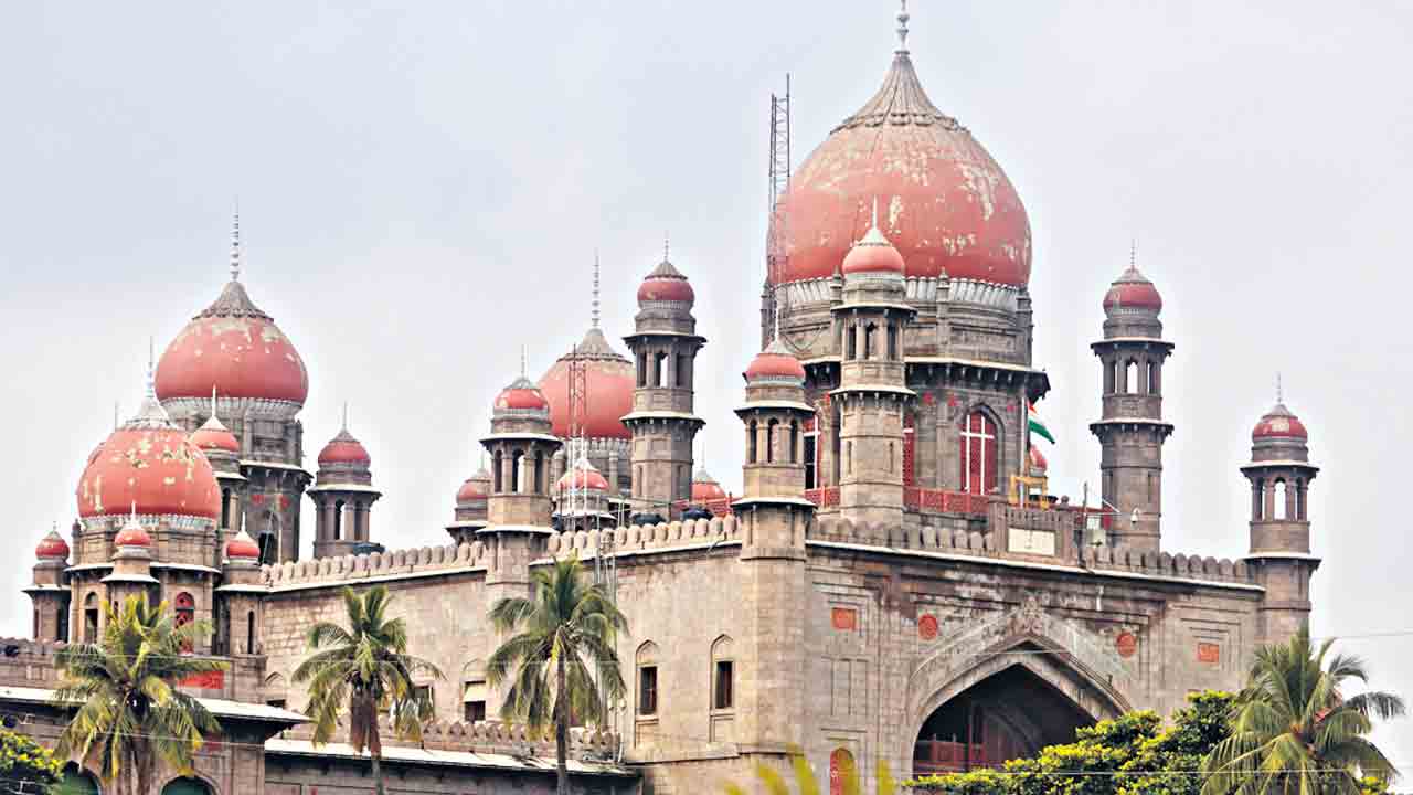 కోర్టు పరిధిలో ఉన్న ప్రదేశాన్ని ఎలా సందర్శిస్తారు?