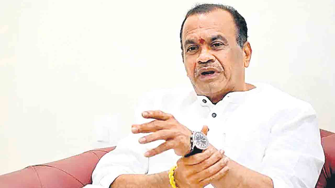 Komatireddy Venkat Reddy | ఒకేసారి ఇంత విషమిచ్చి చంపేయండి!..ఇప్పటికే సగం చచ్చిపోయాను : మంత్రి కోమటిరెడ్డి ఆవేదన