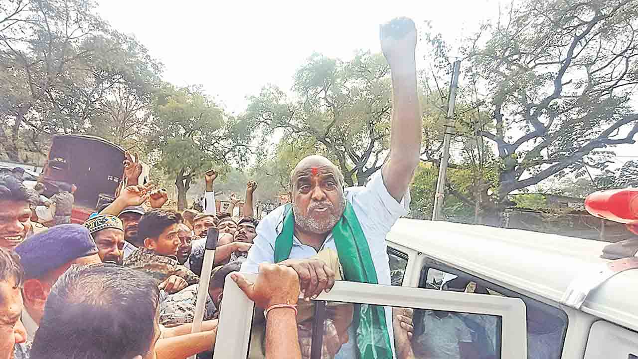 అట్టుడికిన ఆదిలాబాద్‌