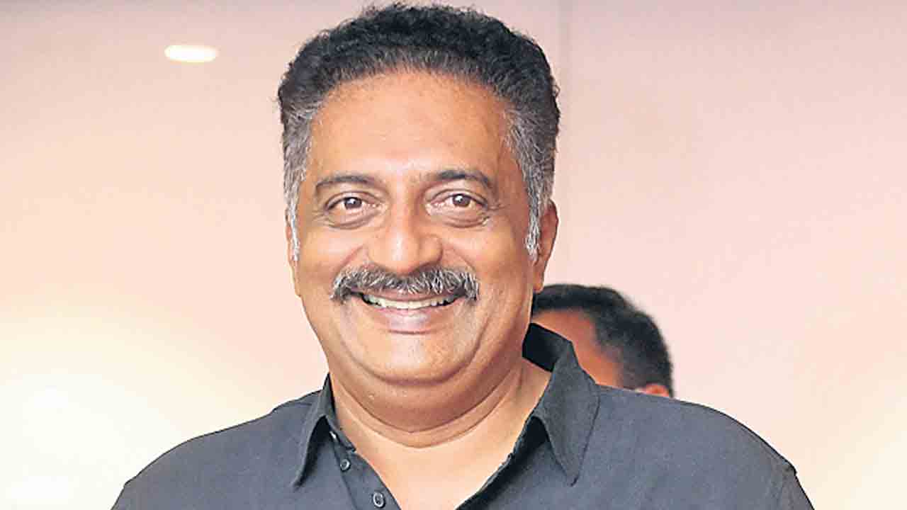 కళారంగంపై రాజకీయ జోక్యం సరికాదు