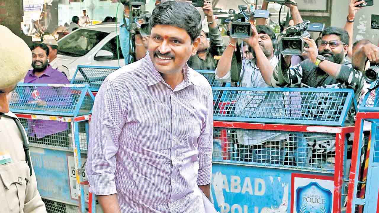 8 గంటలపాటు విచారణ