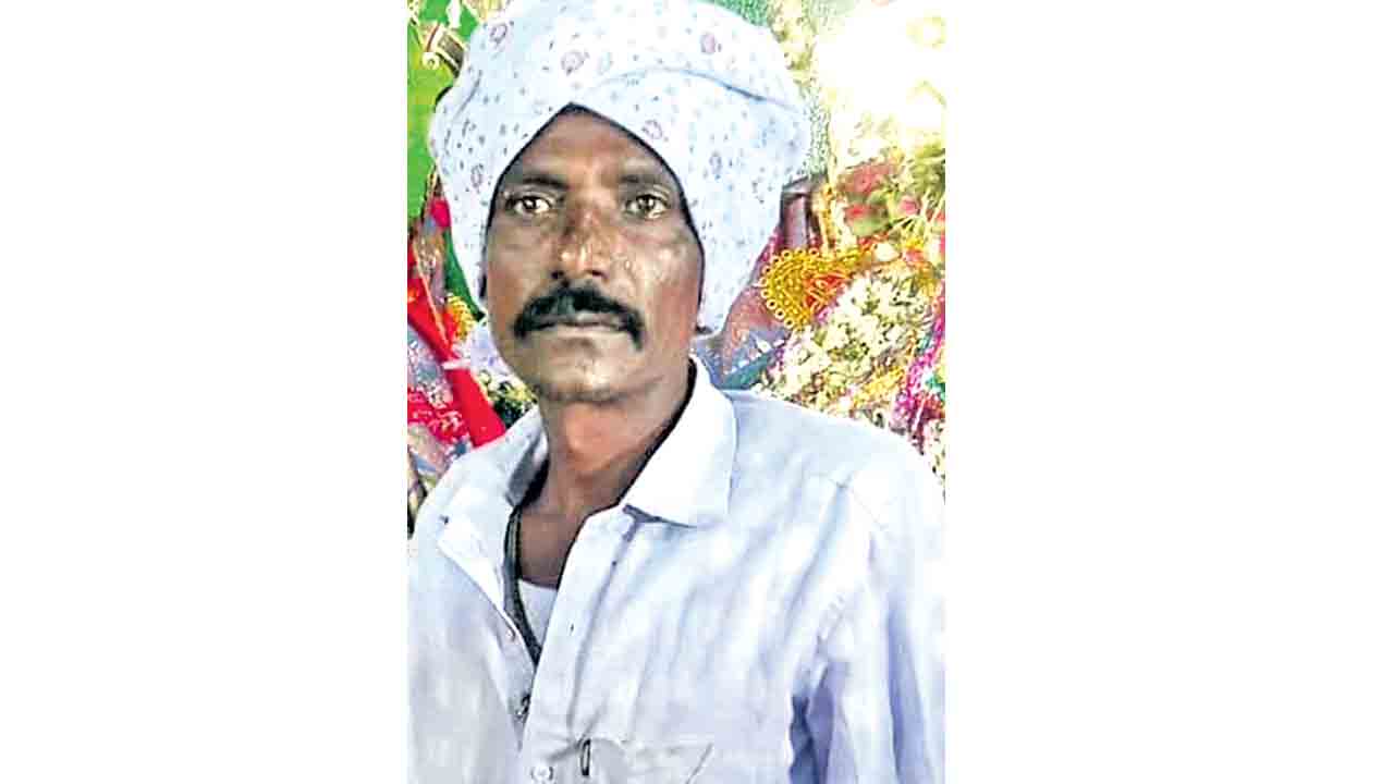 అప్పుల బాధతో రైతు ఆత్మహత్య