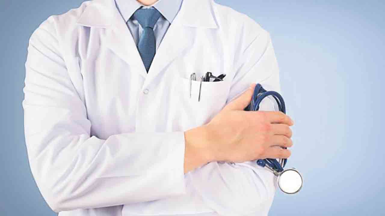 మెడికల్‌ కౌన్సిల్‌పై పెత్తనానికి సర్కార్‌ కుట్ర