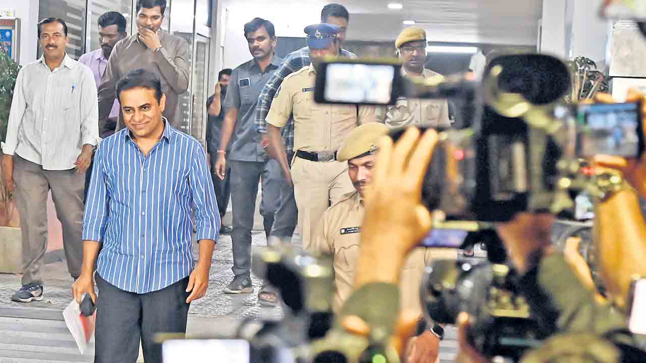 KTR | నిలదీసిన కేటీఆర్‌.. నీళ్లు నమిలిన సిట్‌