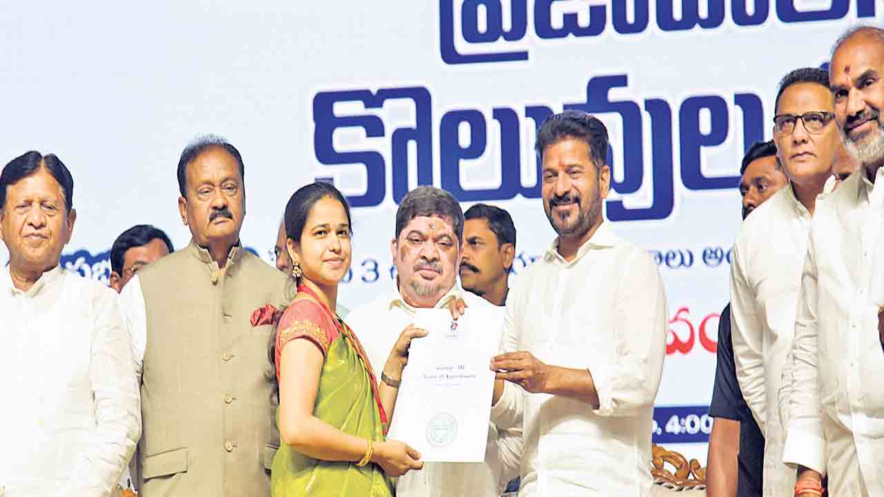 సర్కార్‌ బడుల్లో నాణ్యమైన విద్య అందట్లే