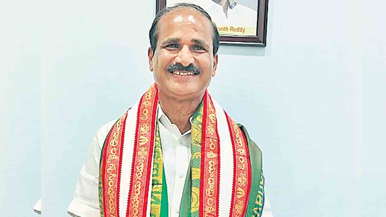 నార్ముల్‌ మదర్‌ డెయిరీ చైర్మన్‌ రాజీనామా