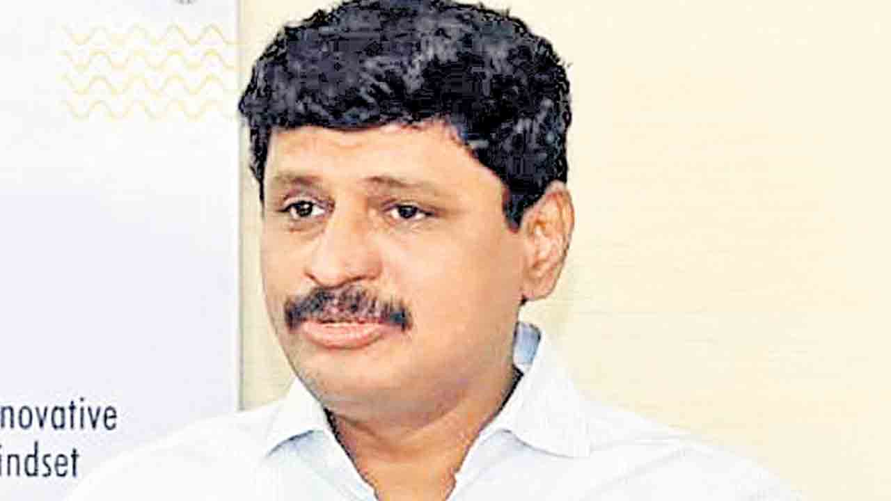 Joiginapally Santosh Kumar | ఆగని కక్ష సాధింపు… సంతోష్‌కు సిట్‌ నోటీసు