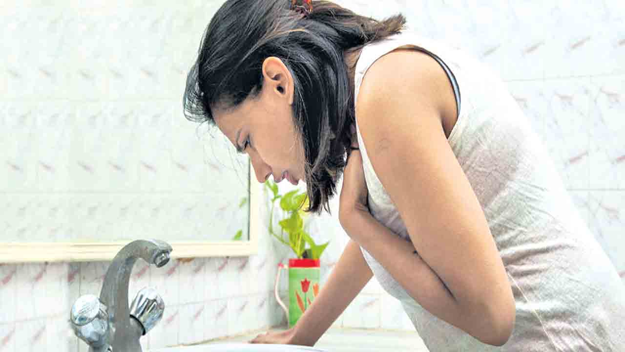 పసరు కక్కేస్తున్నారా?