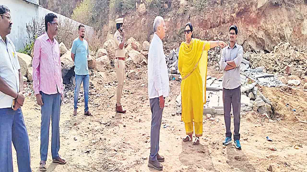 Jalpalli | ‘నమస్తే తెలంగాణ’ కథనానికి స్పందించిన కలెక్టర్‌.. జల్‌పల్లిలో ప్రభుత్వ భూమికి ఫెన్సింగ్‌