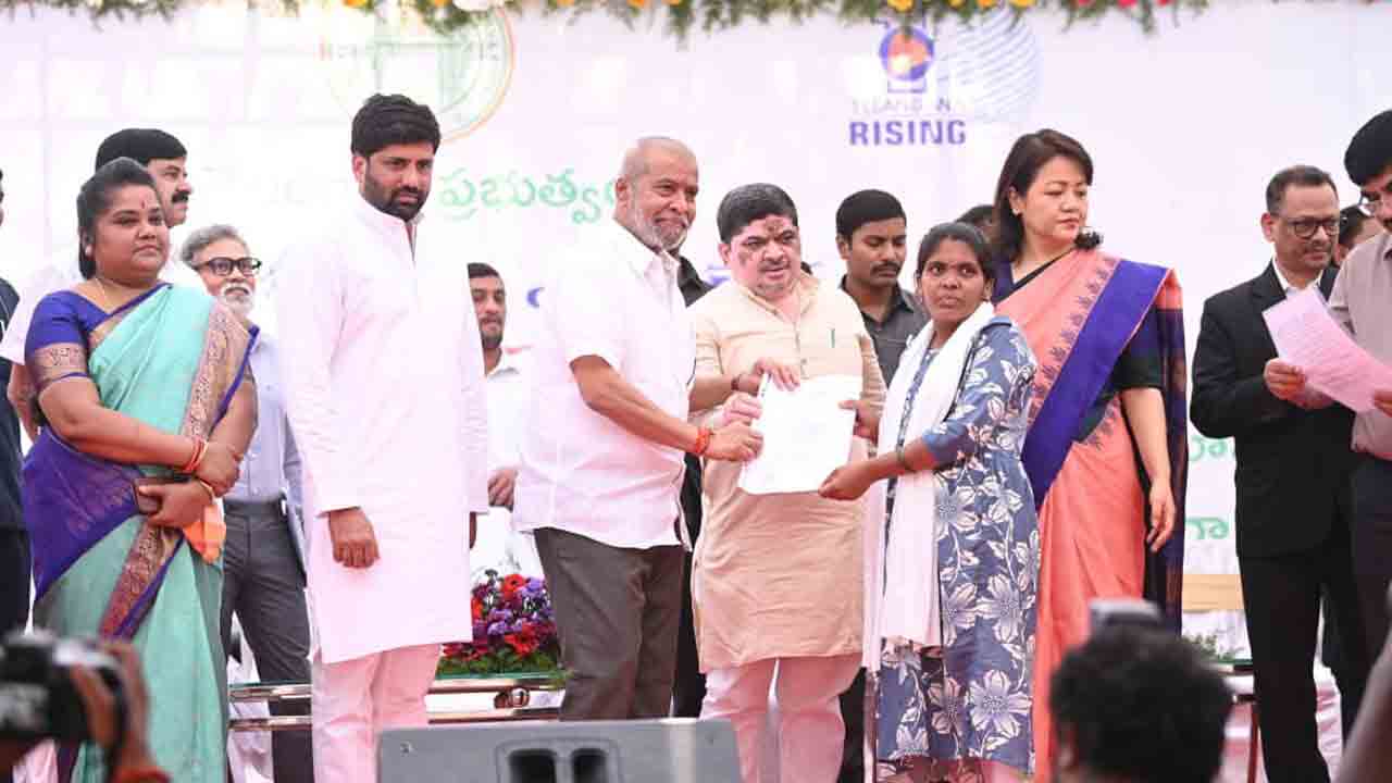 ల్యాబ్‌ టెక్నీషియన్లకు నియామక పత్రాలు అందజేత