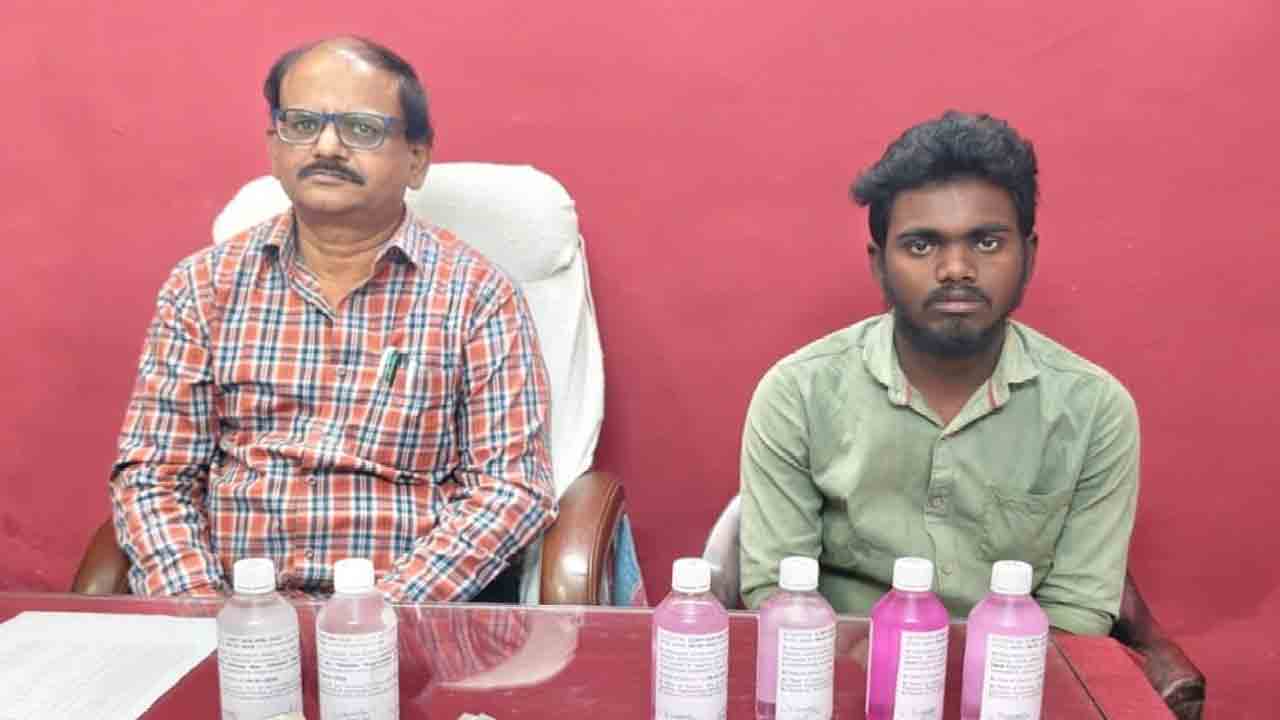 పేరు మార్పిడికి 50 వేల లంచం