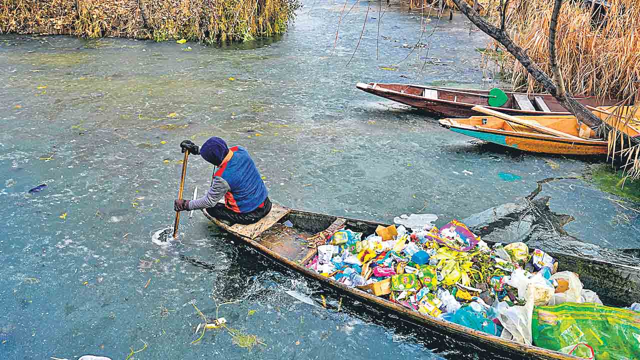 చలితో ఢిల్లీ గజ గజ