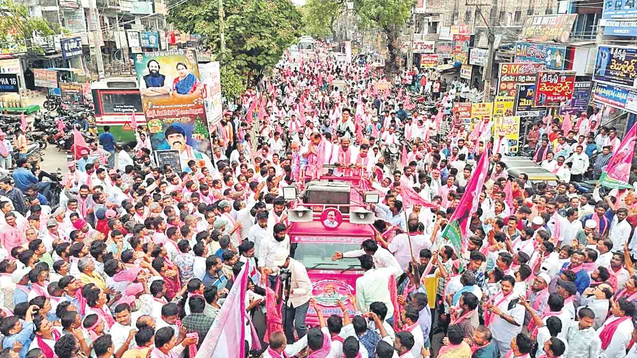 కోదాడలో గూండారాజ్యం