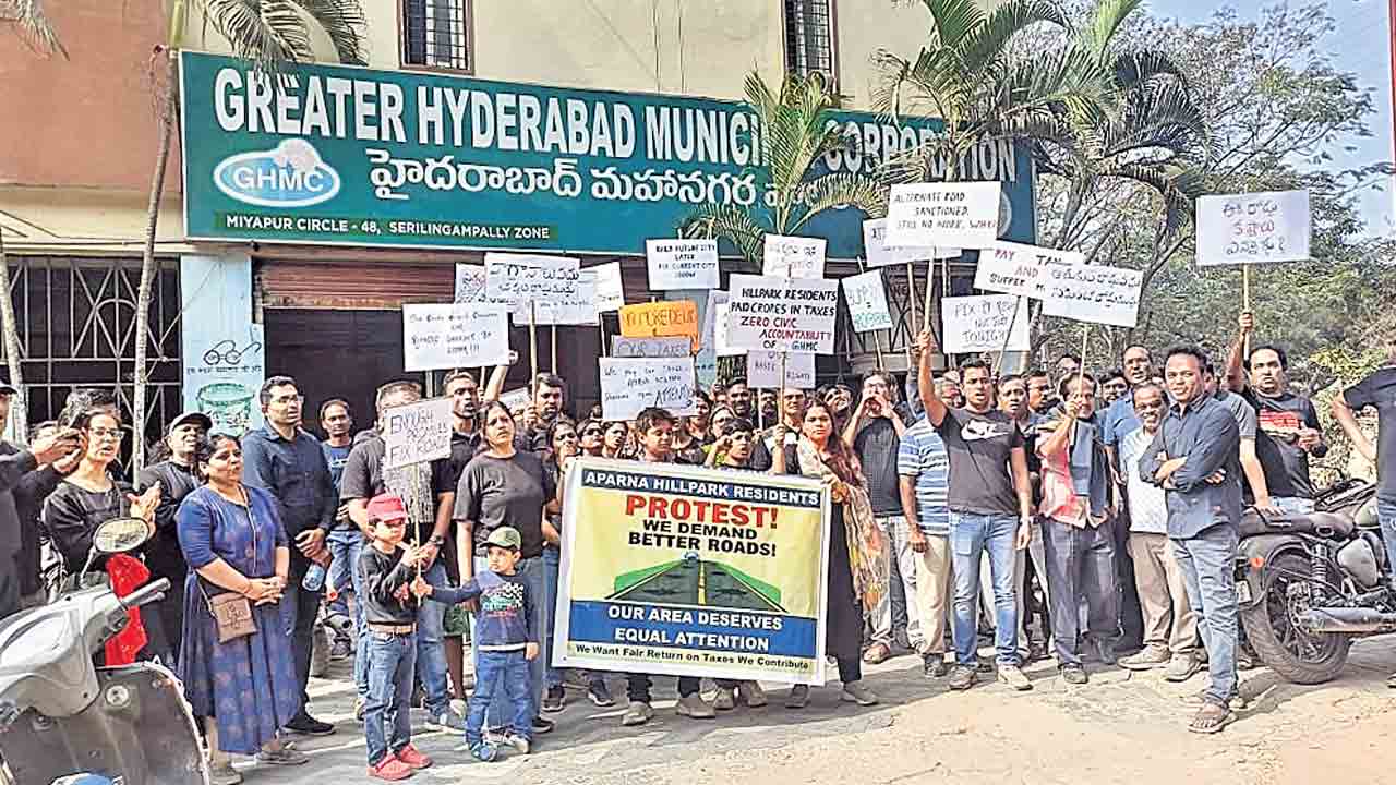 ఫ్యూచర్‌ సిటీ తర్వాత..మాకు రోడ్డు వేయండి