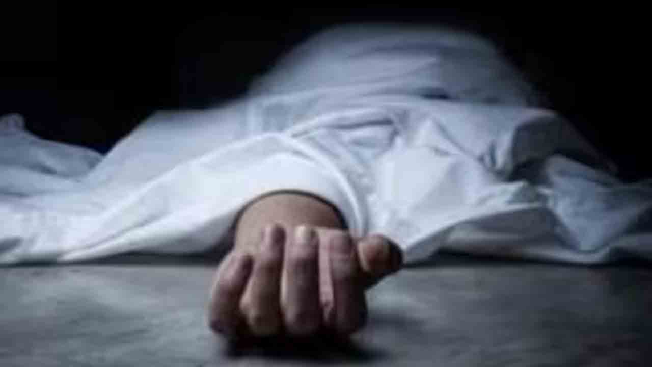 మేడారంలో గుండెపోటుతో భక్తుడి మృతి