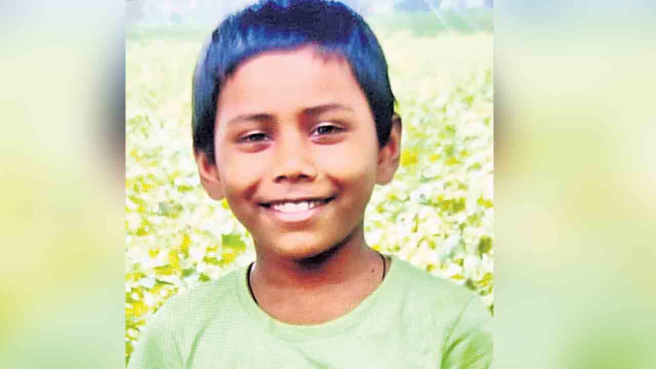 వీధి కుక్కల దాడి..బాలుడికి తీవ్రగాయాలు