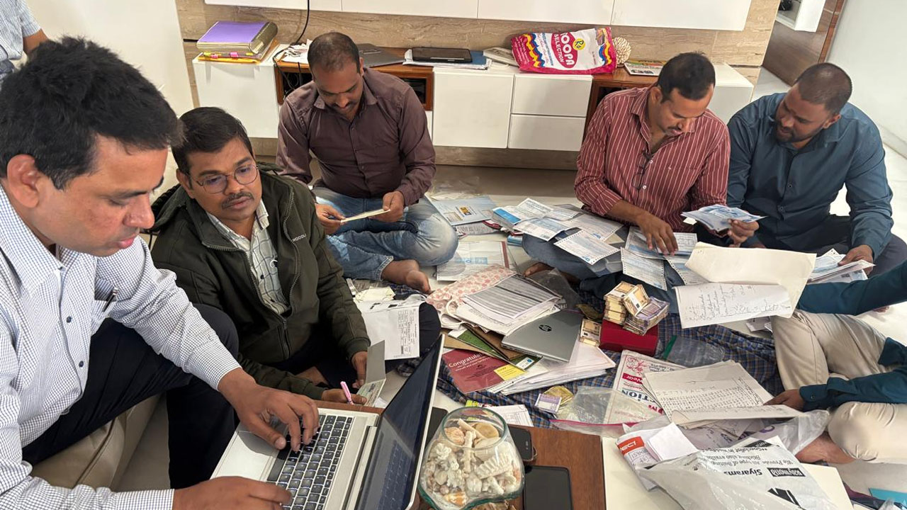 Illegal assets | ఏసీబీకి చిక్కిన అదనపు కలెక్టర్‌ వద్ద రూ. 7.69 కోట్లు అక్రమ ఆస్తులున్నట్లు గుర్తింపు