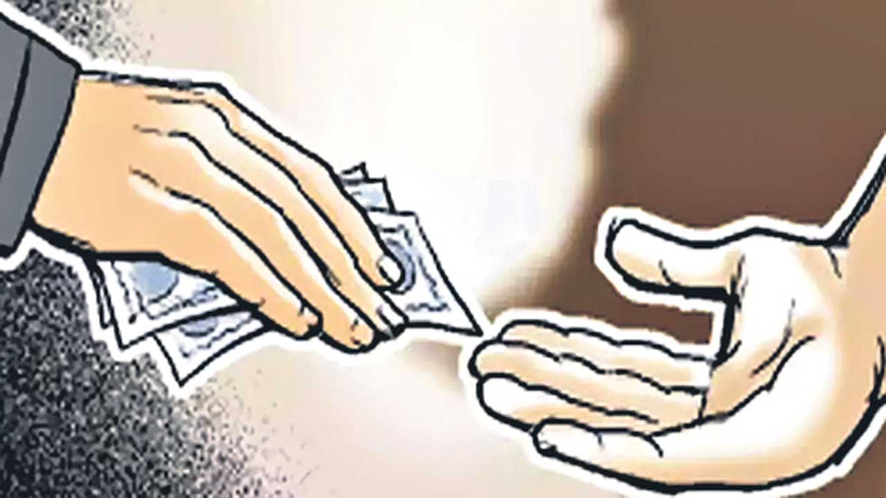 అవినీతి కేసుల్లో రెవెన్యూశాఖ టాప్‌!