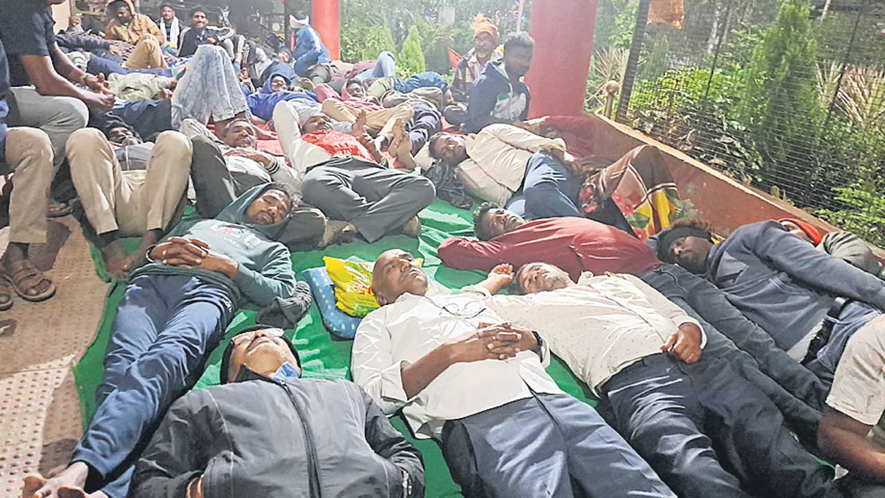 మున్సిపల్‌ కార్మికుల గోస పట్టదా ?