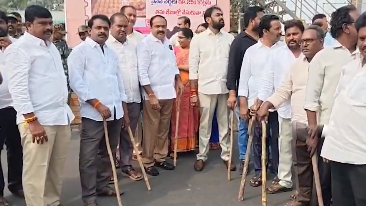 Ambati Rambabu | వైసీపీ మాజీ మంత్రి అంబ‌టి రాంబాబుపై దాడికి య‌త్నం