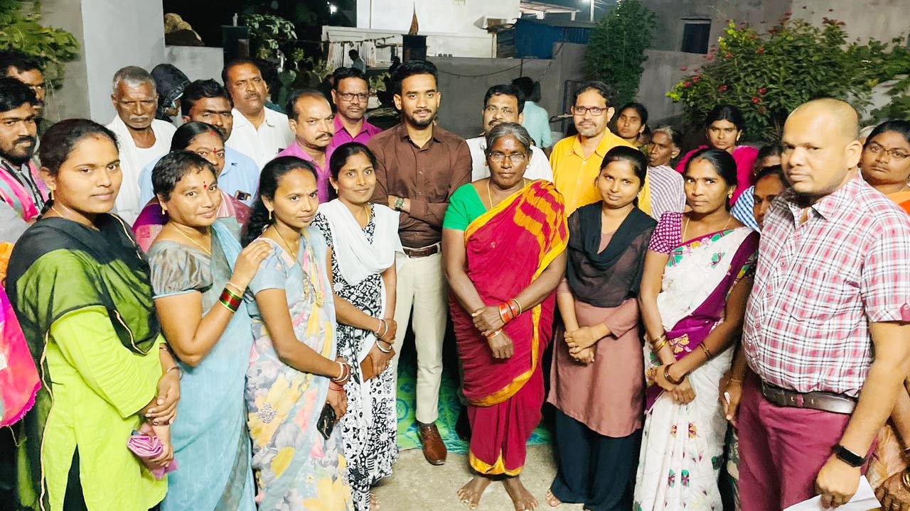 Adult education | అమ్మకు అక్షరమాల ద్వారా వయోజన విద్యాభివృద్ధి : డిప్యూటీ ట్రైనీ కలెక్టర్