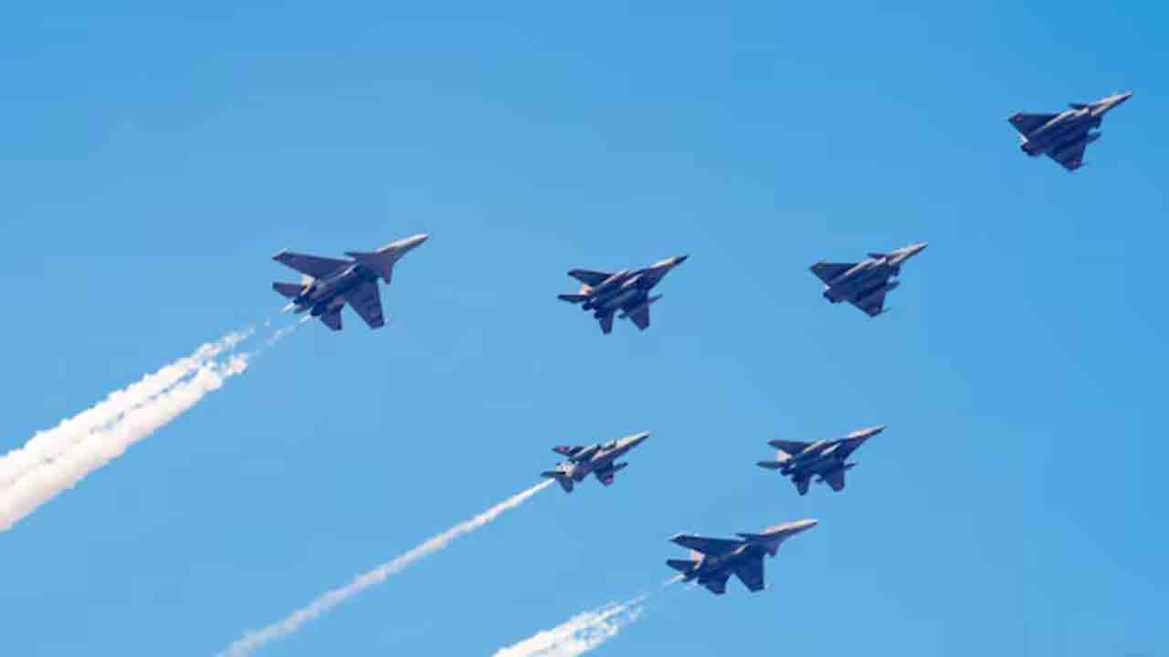 Watch: రిపబ్లిక్‌ డే పరేడ్‌లో.. ఎయిర్‌ఫోర్స్‌ ‘సిందూర్‌ ఫార్మేషన్’