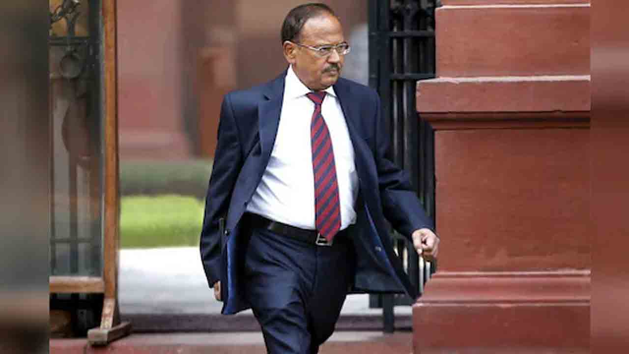Ajit Doval | ఆయన దేశ భద్రతాసలహాదారు.. అయినా ఫోన్‌, ఇంటర్నెట్‌ వాడరు.. ఎందుకో తెలుసా..?
