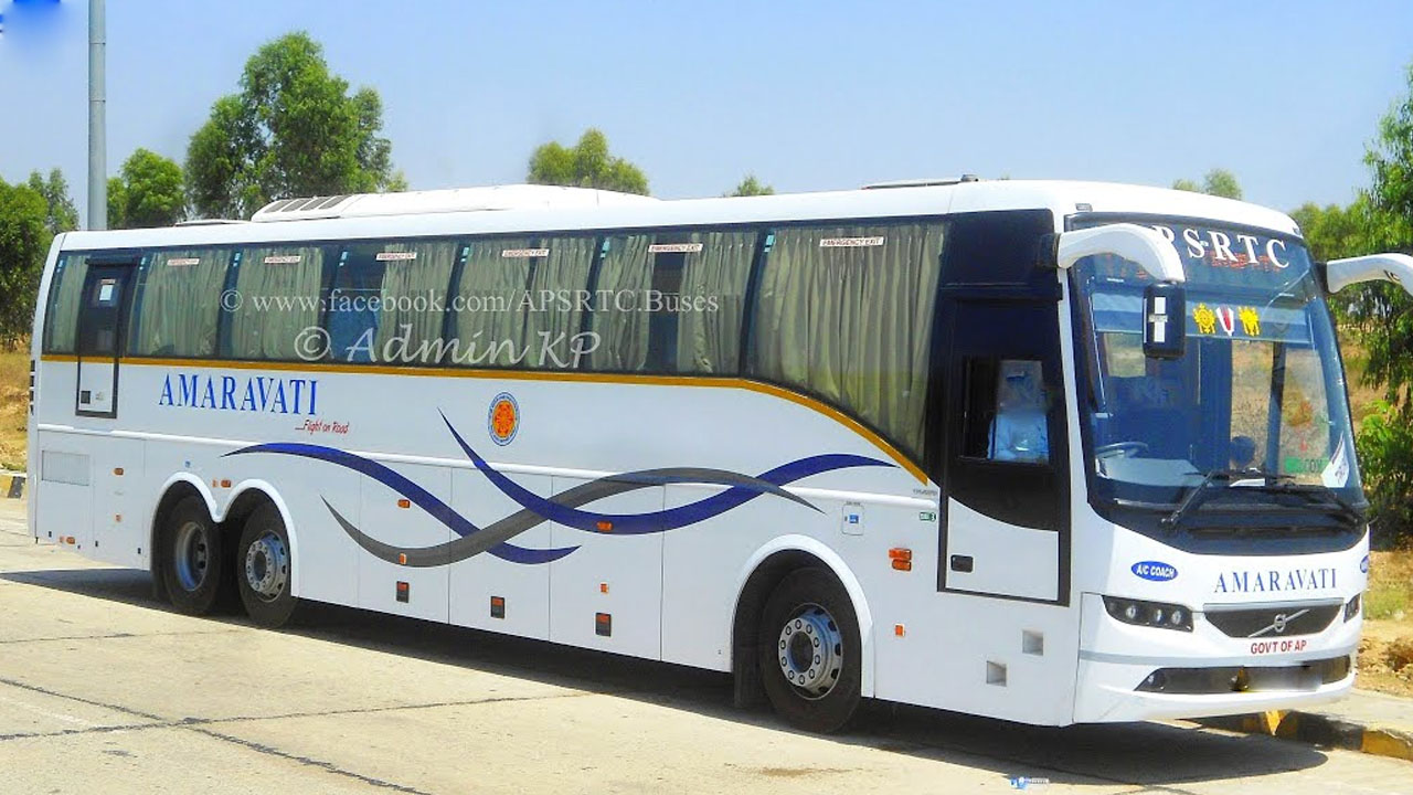 Driver Collapse | గుండెపోటుతో కుప్పకూలిన డ్రైవర్‌.. అమరావతి బస్సు ప్రయాణికులకు తప్పిన ప్రమాదం