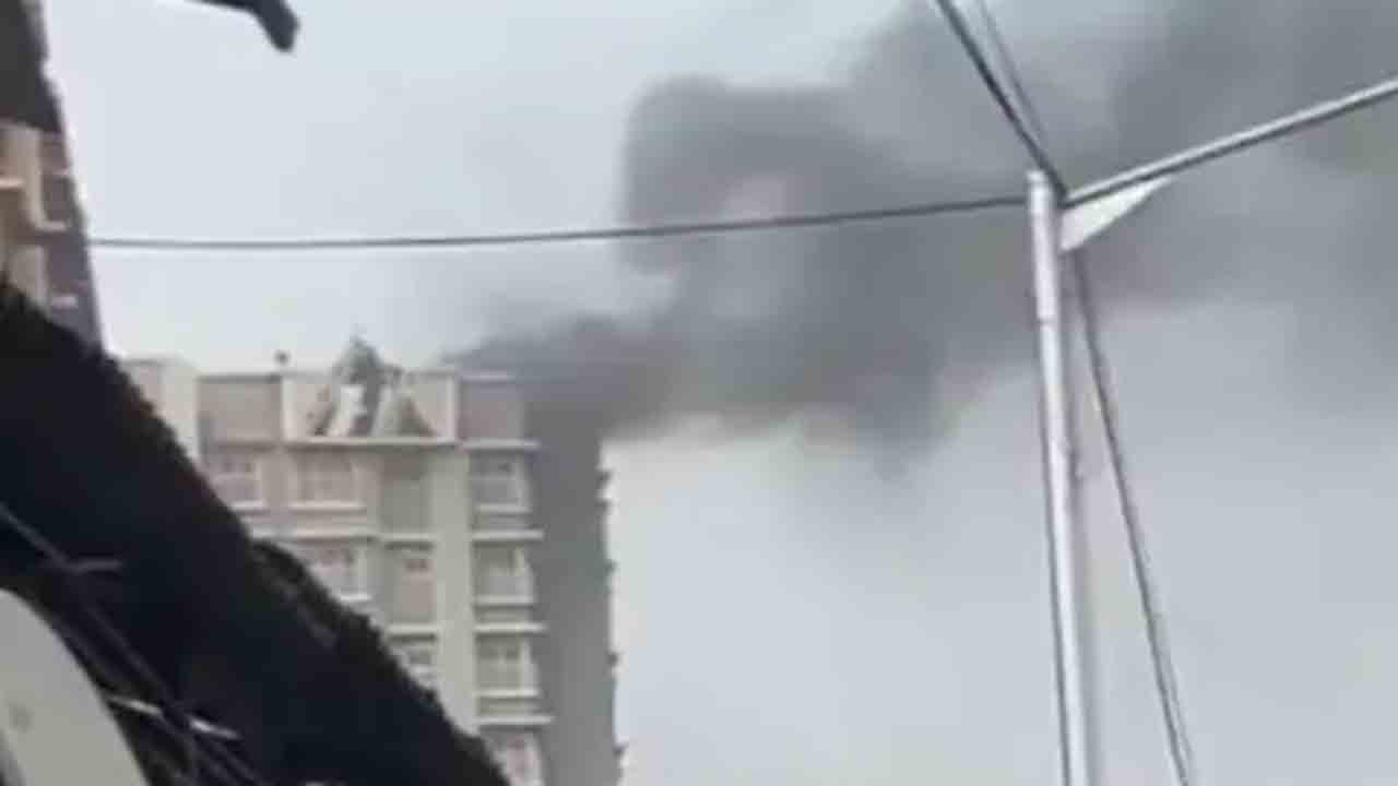 Fire | 18 అంతస్తుల నివాస భవనంలో భారీ అగ్నిప్రమాదం