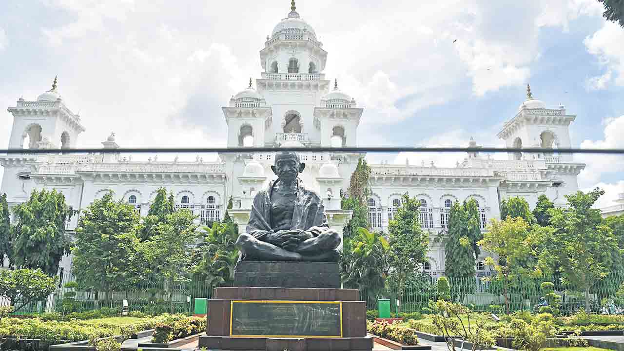 పదును లేని ‘అనర్హత’ కత్తి