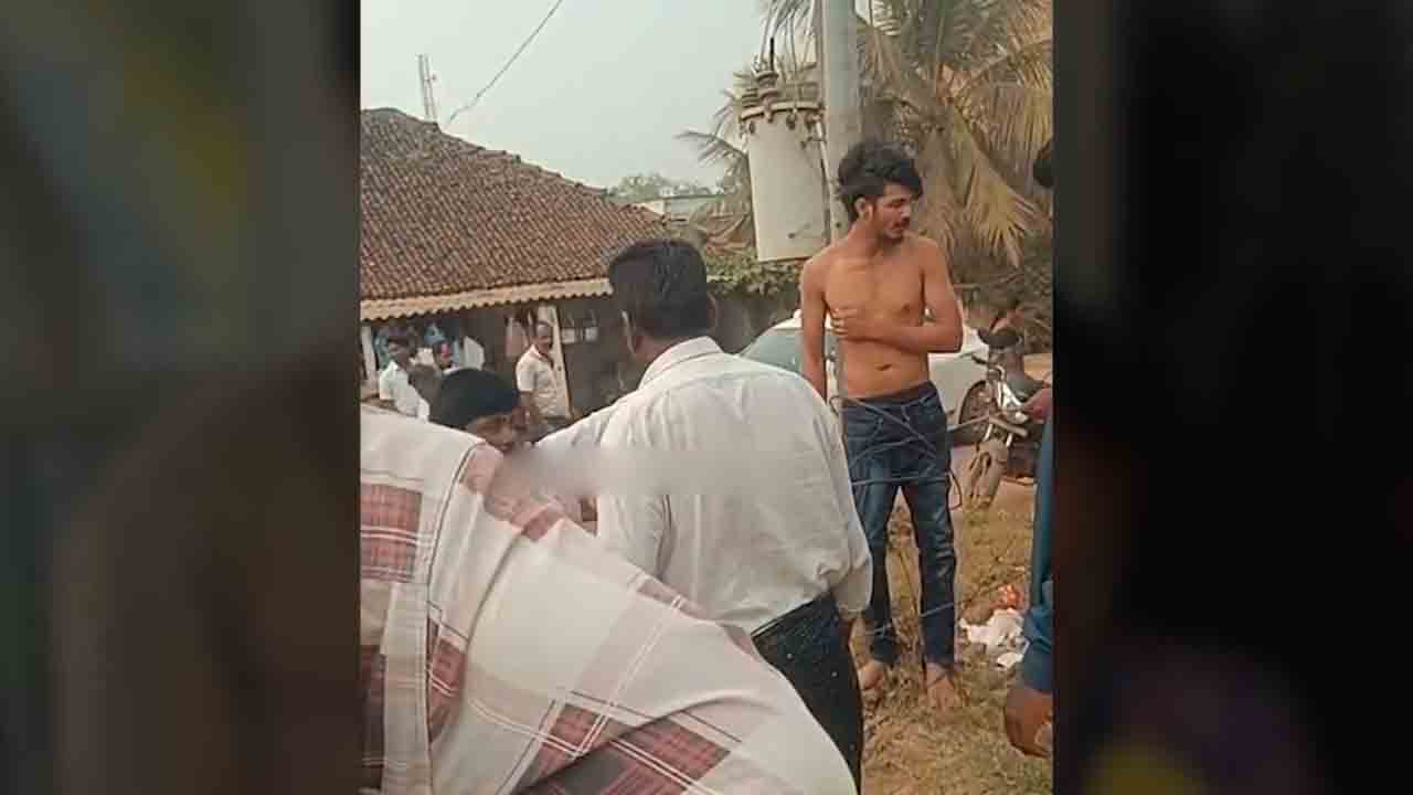 Saichand | ప్రేమ వివాహం.. యువకుడిని స్తంభానికి కట్టేసి కొట్టిన యువతి బంధువులు