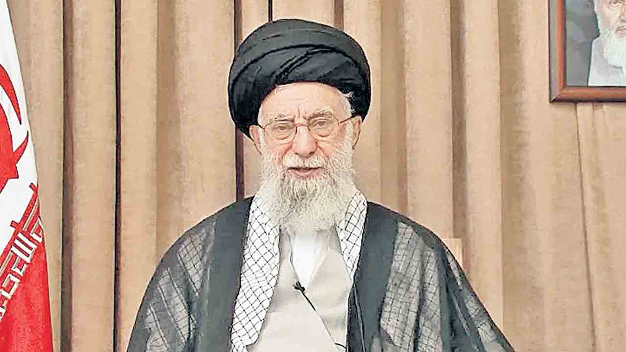 ఇరాన్‌ నుంచి పరారీకి ఖమేనీ సన్నాహాలు?