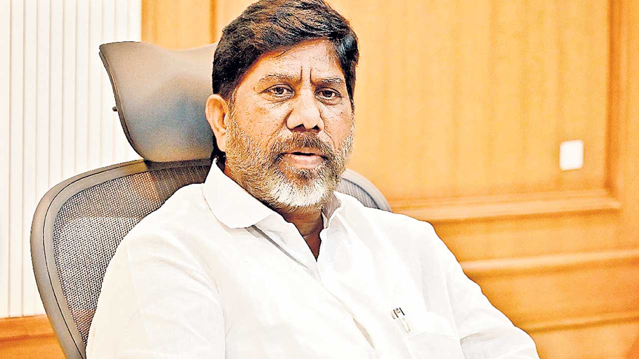 రాధాకృష్ణ అల్లింది కట్టుకథ.. పిట్టకథ