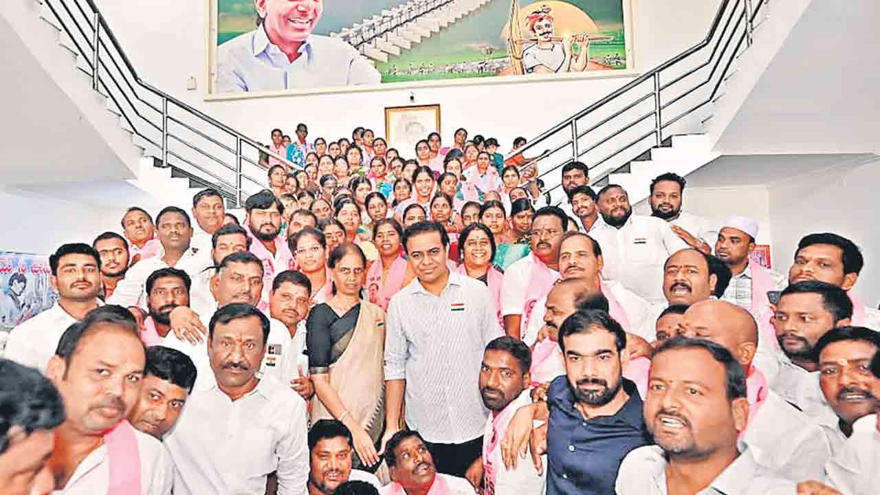 కాంగ్రెస్‌ ఖాళీ !