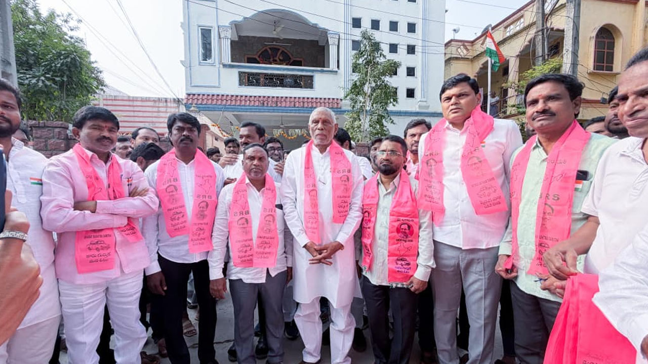 Joining BRS | మాజీ ఎమ్మెల్యే సమక్షంలో బీఆర్‌ఎస్‌లో చేరిన కాంగ్రెస్‌ నాయకులు