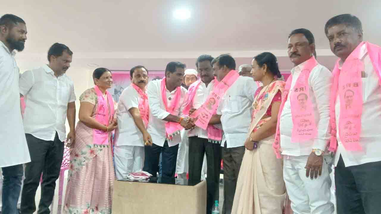 BRS Party | గద్వాలలో బీజేపీ, కాంగ్రెస్‌ పార్టీకి బిగ్‌ షాక్‌.. బీఆర్‌ఎస్‌లోకి భారీగా వలసలు