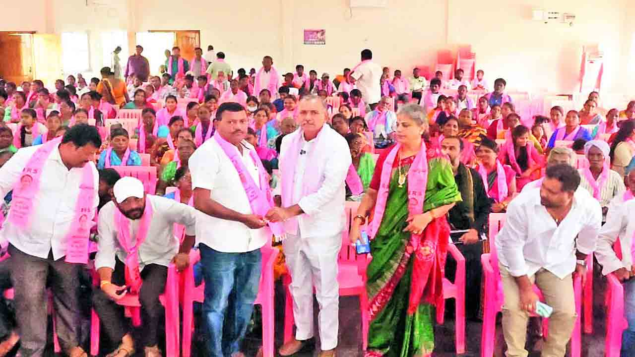 వీధి రౌడీలా సీఎం మాటలు