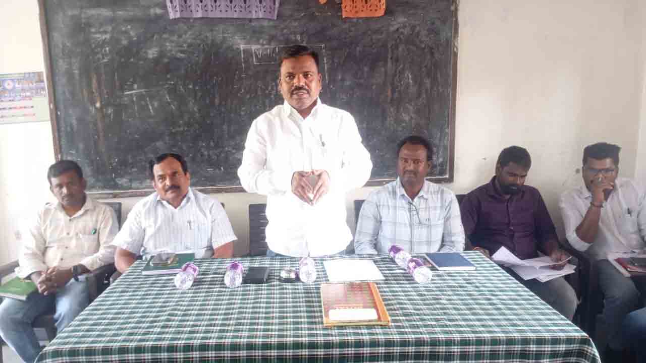 Sarpanches | సర్పంచులు పారిశుధ్యానికి అధిక ప్రాధాన్యత ఇవ్వాలి : రాయపోల్ మండల ప్రత్యేక అధికారి బాబు నాయక్ ‌‌