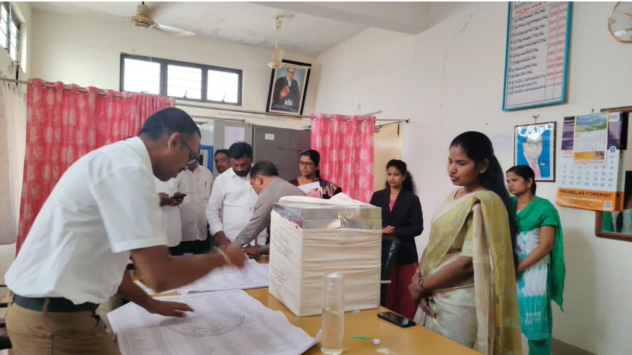 Bar Council elections | వేములవాడలో ప్రశాంతంగా కొనసాగుతున్న బార్‌ కౌన్సిల్‌ ఎన్నికలు