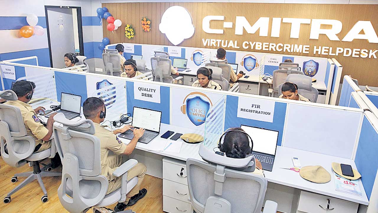 1000 కాల్స్‌.. 100 ఎఫ్‌ఐఆర్‌లు!