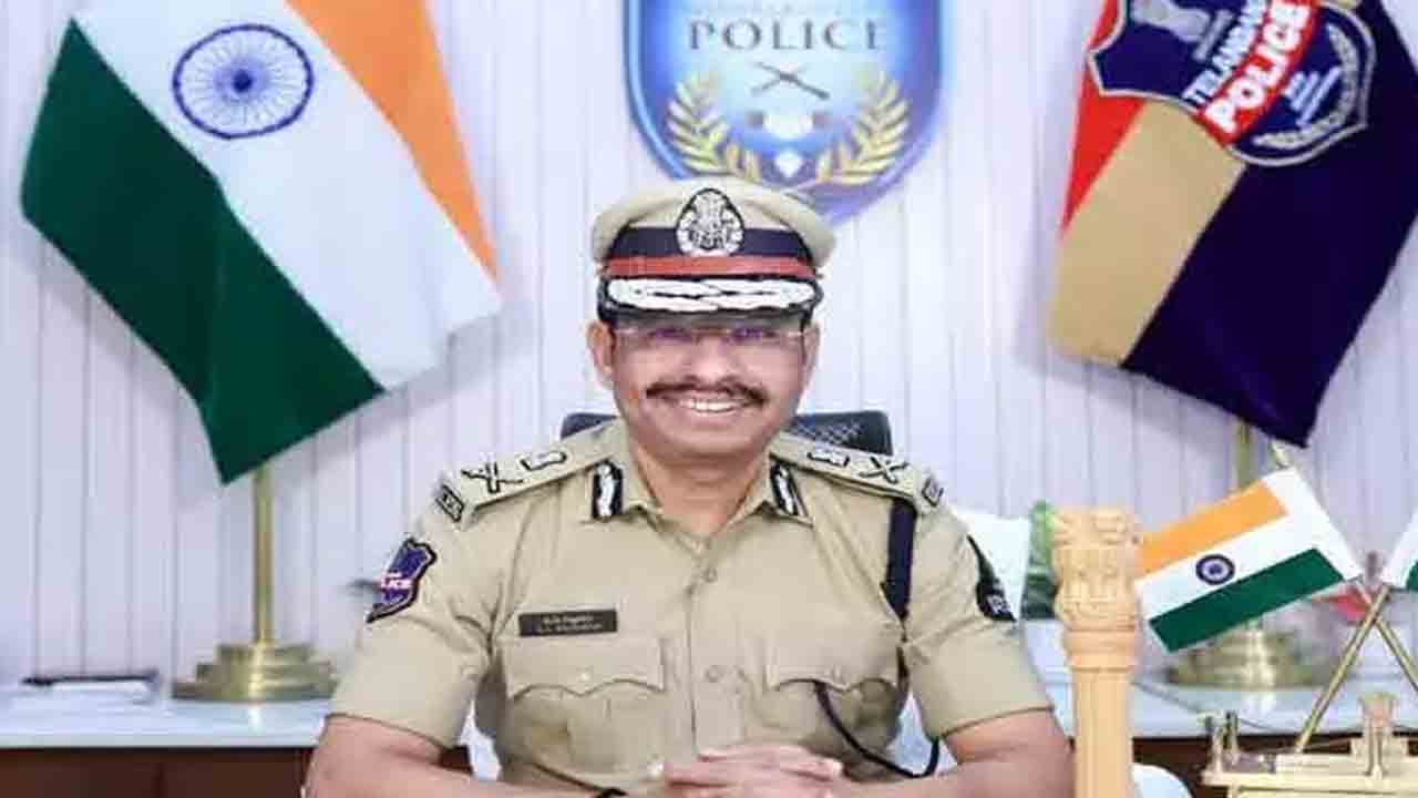 రీల్స్‌లో బిల్డప్‌.. రియాలిటీలో ఫ్రాడ్‌