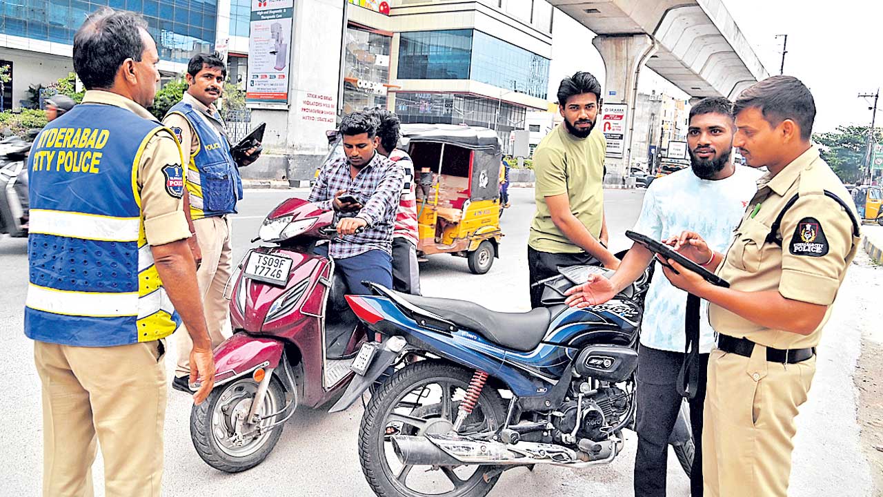 చలాన్ల వసూళ్లు ఆగలే