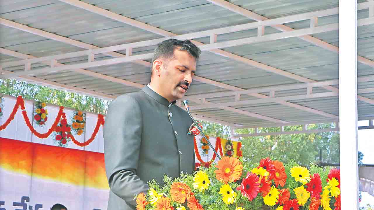 జిల్లా అభివృద్ధిలో భాగస్వాములు కండి