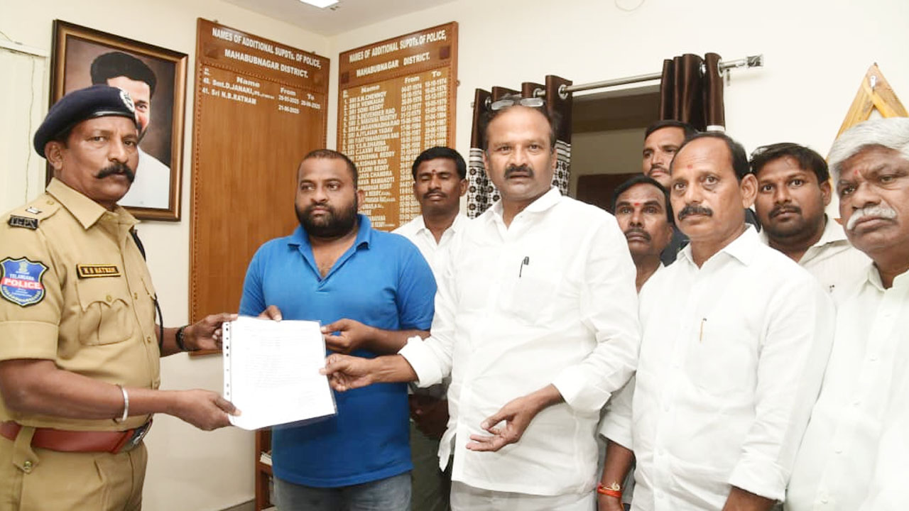 Complaint | బీఆర్‌ఎస్‌ కార్యకర్తపై దాడి ఘటనలో కాంగ్రెస్‌ నాయకులపై ఫిర్యాదు