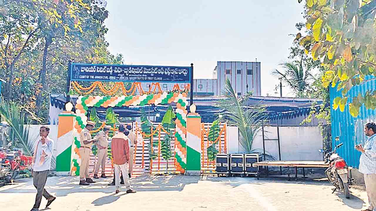 Makthal Court | ఎమ్మెల్యే క్యాంప్‌ ఆఫీస్‌లో కొలువుదీరిన కోర్టు!